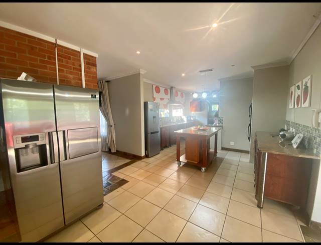 4 BEDROOM HOUSE TO LET IN MEER EN SEE